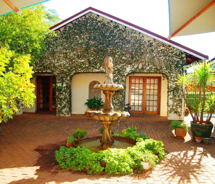 Bezuidenhout Guest House Malalane Exteriör bild