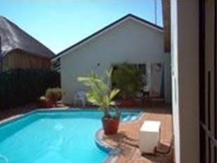 Bezuidenhout Guest House Malalane Exteriör bild