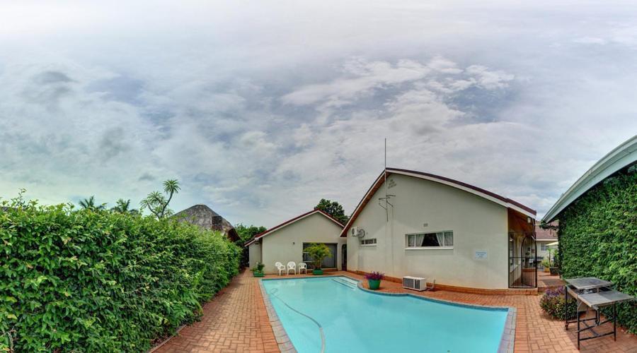 Bezuidenhout Guest House Malalane Exteriör bild